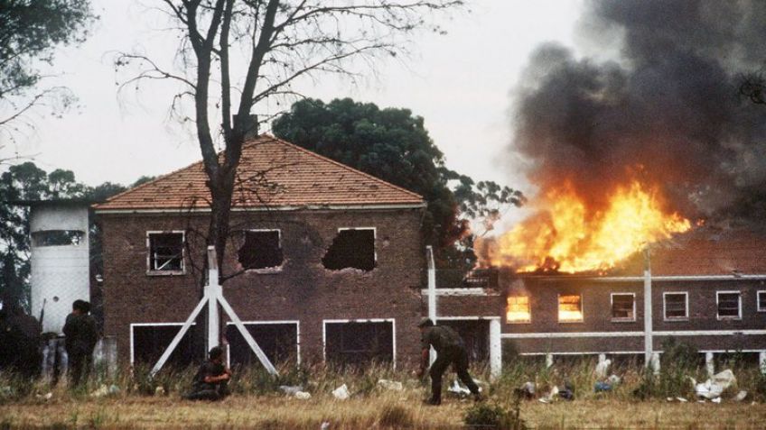 El asalto al cuartel de La Tablada: crónica a sangre y fuego del último ataque guerrillero